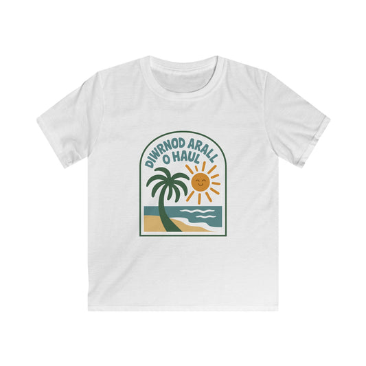 Retro Kids Beach T-Shirt – 'Diwrnod Arall O Haul'