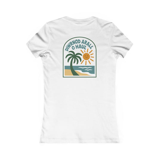 Women's Beach Tee - "Diwrnod Arall O Haul" Retro Palm Sun Graphic