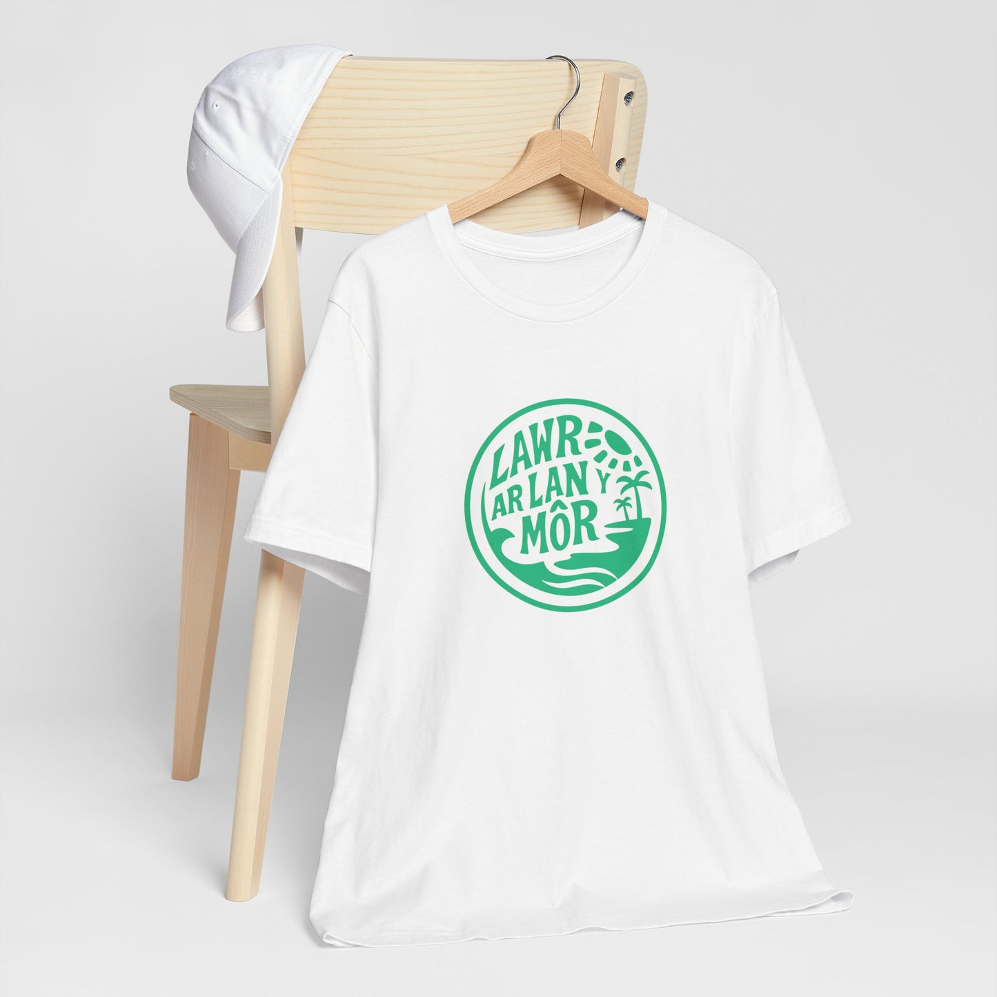 'Lawr Ar Lan y Môr' Coastal Welsh Graphic Tee (Unisex)