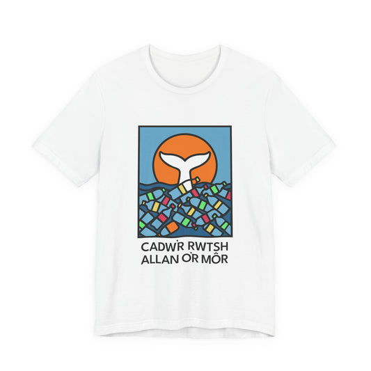 Environmental T‑Shirt — 'Cadw'r Rwtsh Allan o'r Môr'